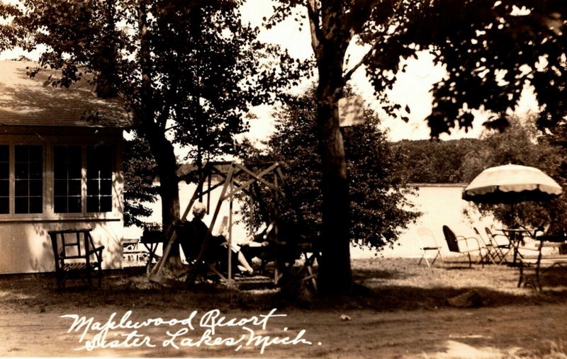 Maplewood Resort (Smallbones Resort) - Vintage Postcard (newer photo)